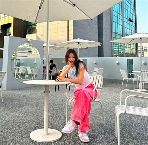 2 người vợ cực phẩm đáng tuổi cháu của tài tử phim Sex is Zero có vợ
