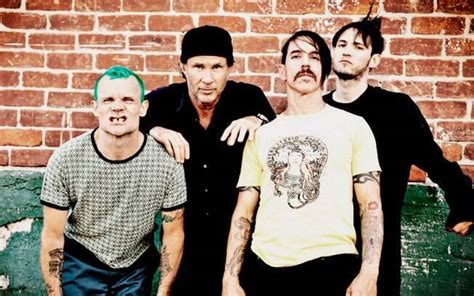 Entre as drogas e o sucesso a história do Red Hot Chili Peppers