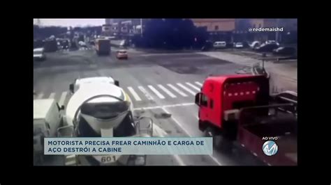 Acidente Carreta Motorista Freia E A Carga De Chapa Corre