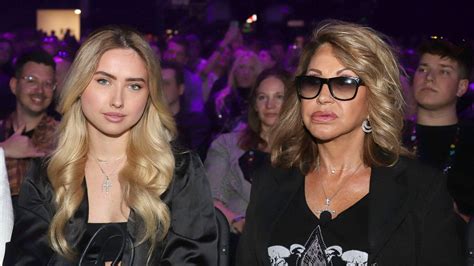 Instagram Shania Geiss Posiert Im Urlaub Nur Im Bikini