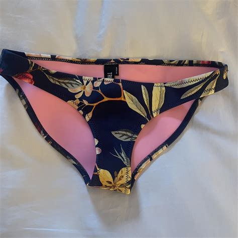 Triangl Bikini Bottoms Size M Depop