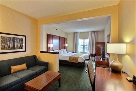 Comfort Suites Appleton Airport - Wisco Hotel Group