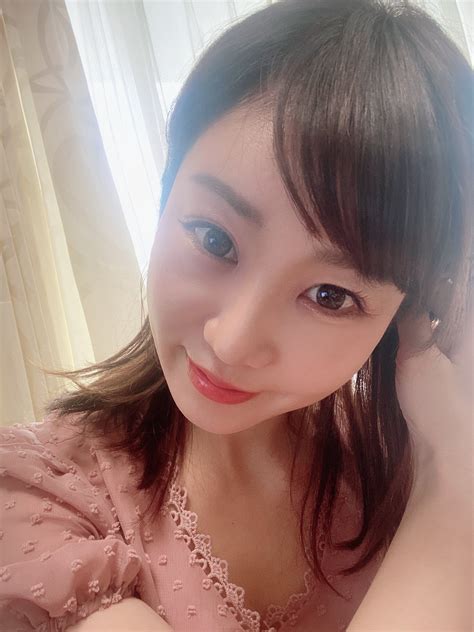 大島優香🎀🎀11月23日オフ会します´ ꒳ ` On Twitter おはようございます 三連休の後は少し気持ちは重くなりますが少しだけ気持ち切り替えて乗り切りたいですね