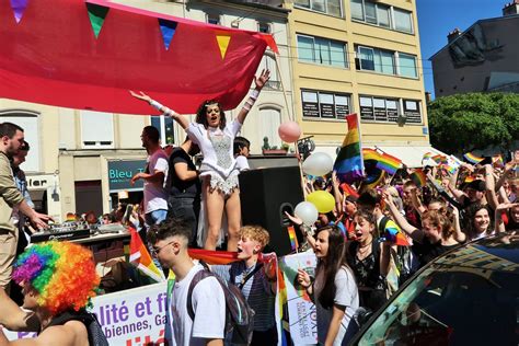 Nancy Photos 2 000 jeunes fêtent la Gay Pride sous le drapeau arc en ciel