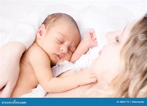 Newborn sleeping child stock image. Image of serene, family - 4886175