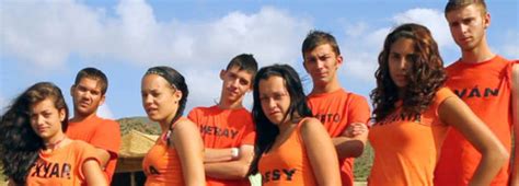 Un Gay Con Problemas En Casa O Un Joven Que Ha Echado A Su Madre Del Hogar En El Campamento