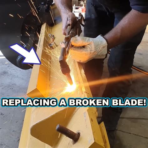Step By Step Replacing A John Deere Grader Blade Deere And Company