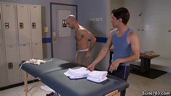 Los Deportistas Gay Adam Y Alex Chupan Sus Pollas En El Vestuario Solo En Suite Xvideos