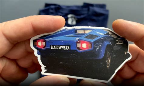 Распаковываю футболку российского бренда Blatosphera
