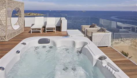 17 Romantic Honeymoon Suites With Jacuzzi In Room - Wedbook