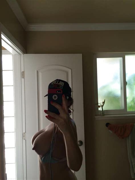 Milf Flashing By The Pool Porn Pictures Xxx Photos Sex Images Pictoa