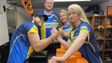 Familjen Tog Sex Medaljer I V Rldsm Sterskapen I Armbrytning P J Nk Ping Sveriges Radio