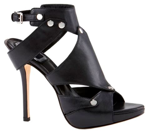 Los 8 zapatos más emblemáticos de Carrie Bradshaw en Sex And The City Vogue México y