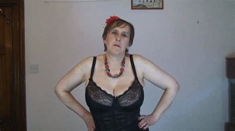 NEW INTIMATE MOMENT FOR THE MILF WITH BIG ASS AND BIG NATURAL TITS Milf Gilf Cougar
