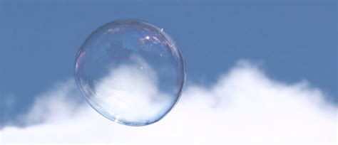 Simeticon: Was ist es und wie hilft es gegen Blähungen?