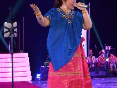 penampilan sandi sandoro antara foto