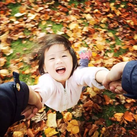 Tan chảy với bộ ảnh nude của mẹ và con gái cùng câu chuyện phía sau thu hút bao người hâm mộ