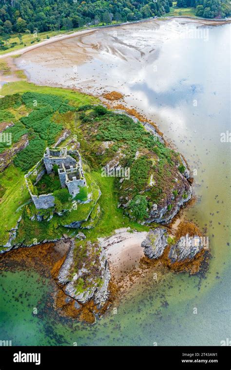 Summer castle tioram hi-res stock photography and images - Alamy