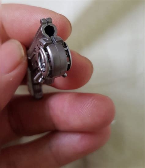 Hot Toys 1 6 Scale Resident Evil Alice Wire Gun Hobbies Toys Toys Games On Carousell