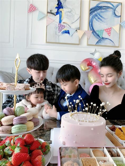 Sau 4 năm gia đình hot nhất MXH Trung Quốc một lần nữa khiến dân tình cảm thán Sao ai cũng đẹp