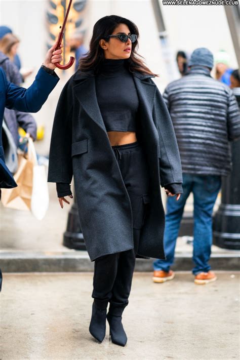 Priyanka Chopra No Source Celebrity Babe Posing Hot Beautiful Sexy Shameless Celebrities