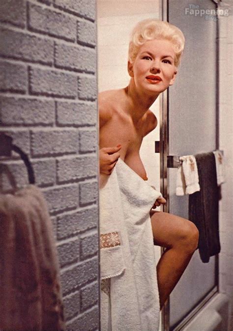 Janet Pilgrim Nude Sexy 12 Photos TheFappening