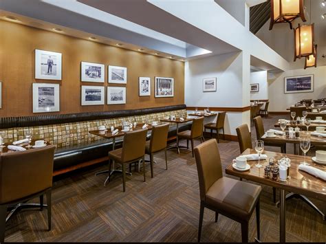 Hotels Near Lumen Field and Climate Pledge Arena | Crowne Plaza Seattle