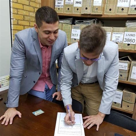 Casal Gay De Rep Rteres Da Globo S O V Timas De Homofobia Em Hotel