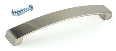 Расположение ручек на шкафах: как правильно закрепить на ящиках и дверях?