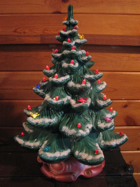 Vintage Atlantic Mold Ceramic Christmas Tree