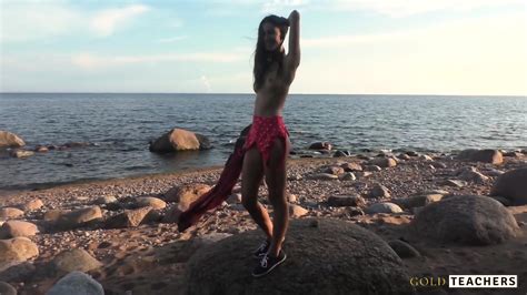 Sexy Babe Sucks Cock At Beach