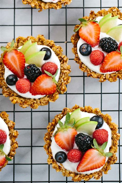 Breakfast Fruit Tart with Granola Crust - Jessica Gavin
