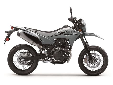 Naked Bike Shootout Honda Cb R Vs Kawasaki Z Vs Suzuki Gsx S Vs Yamaha Fz