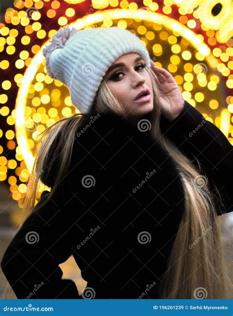 Blonde Girl Posing At The City At Winter Stock Image Image Of Fashion Park 196261239