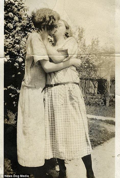 Th And Th Century Lesbian Women Captured In Images Daily Mail Online