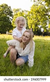 Two Cute Happy Blonde Haired Brothers库存照片 Shutterstock
