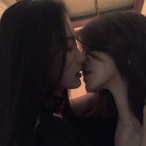 Pin by Danx on Sapphic loveヾ Cute lesbian couples Lesbian couple Girls in love