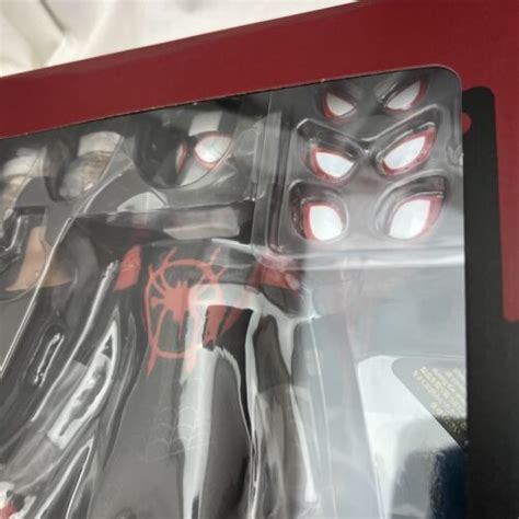 Hot Toys Spider Man Into The Spider Verse Miles Morales Th Scale