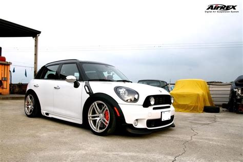 Lowered Countryman Mini Cooper Custom