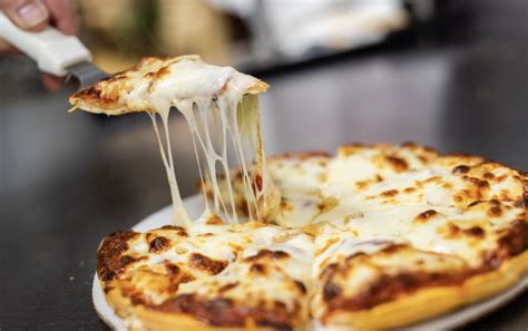 How Big Is A 9 Inch Pizza Comparison Sizes Swartzsdeli