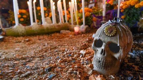 Cuándo se Pone la Ofrenda de Día de Muertos Días Según las Almas que