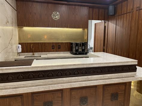 Customers are complaining about the palace cafeteria wait times today 6