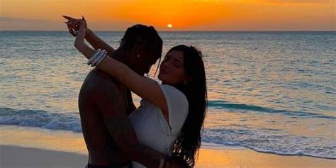 Travis Scott Just Shared A Completely Naked Photo Of Kylie Jenner Nestia
