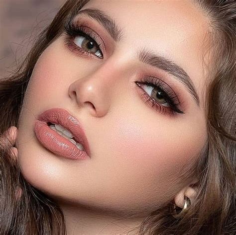 صور مكياج عيون خفيف أفكار خلفية