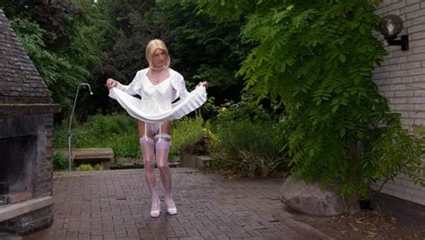 Wichsende Milf In Transparentem Faltenkleid Xhamster