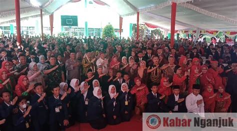 Hadiri Wisuda Purnawiyata Smpn Nganjuk Begini Harapan Bupati Marhaen