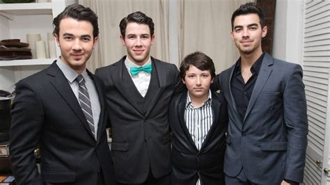 Jonas Brothers' dad, Kevin Jonas Sr., reveals he's battling colon cancer