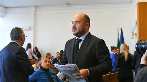 Георгиев: Всички закупили по-скъпи ученически карти могат да си получат ...