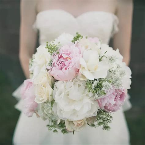 17 Gardenia Wedding Bouquet Ideas That Look (And Smell) Good