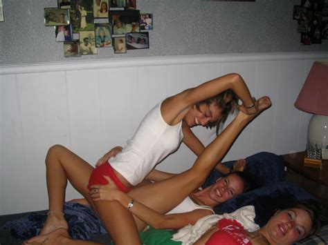 Girls Wrestling Porn Pic